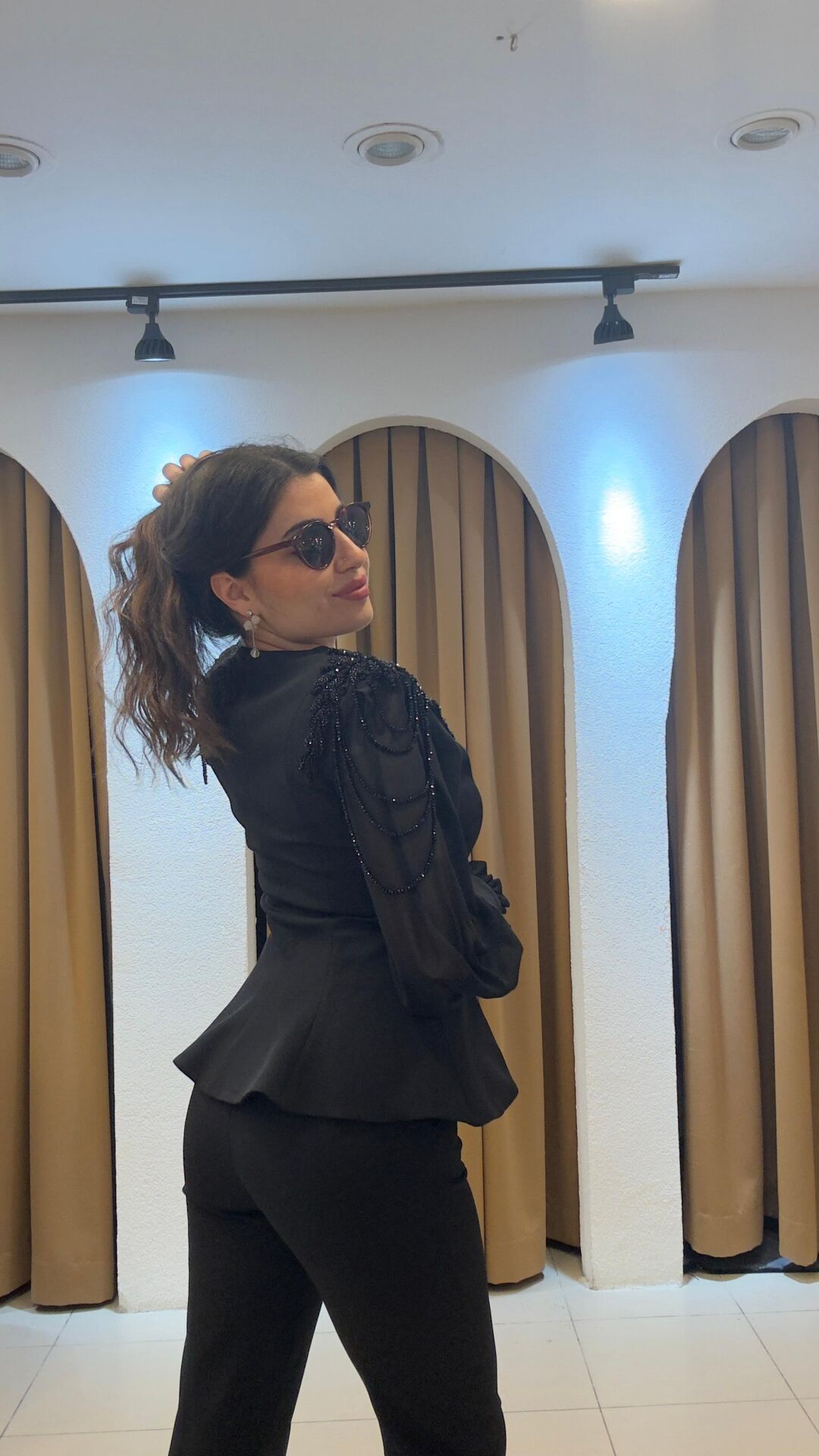 SİYAH KOLLARI TÜL  DETAYLI CEKET