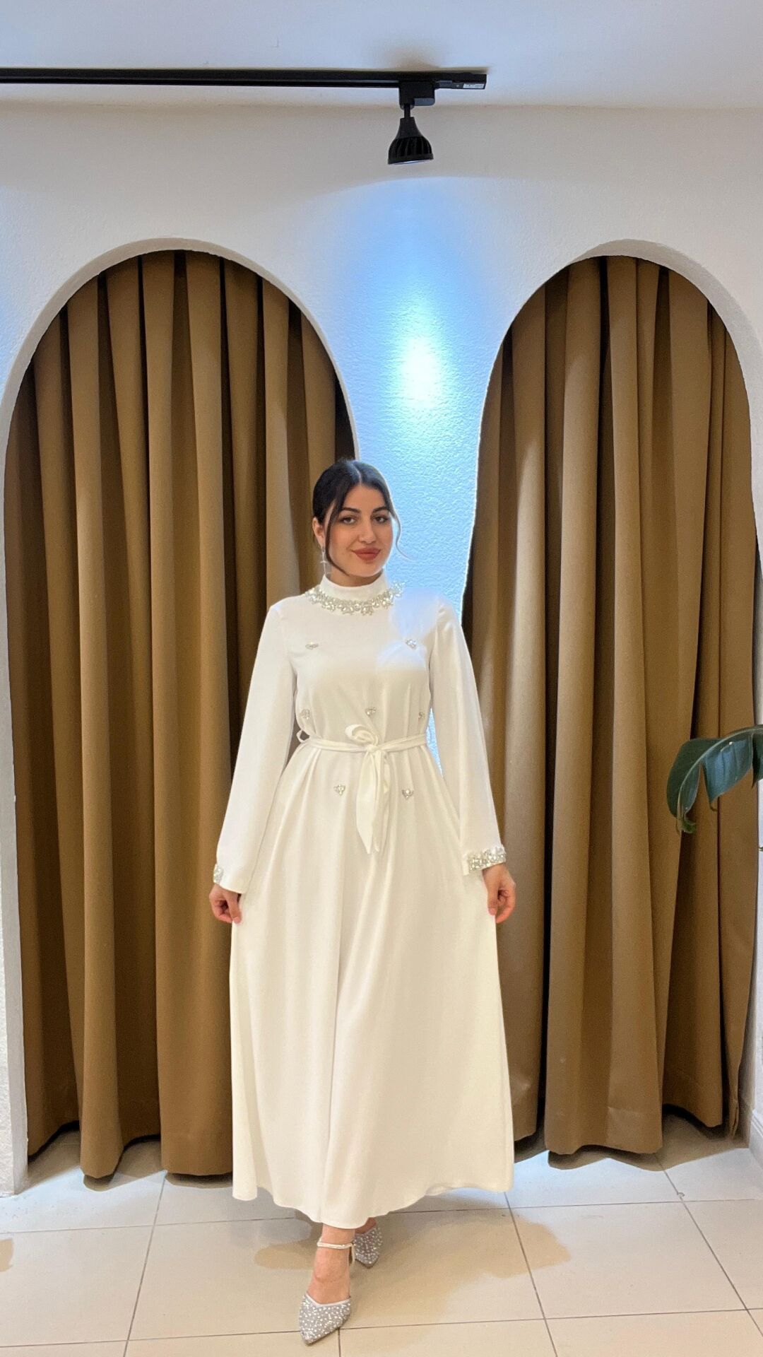 BEYAZ TESETTÜR ABİYE