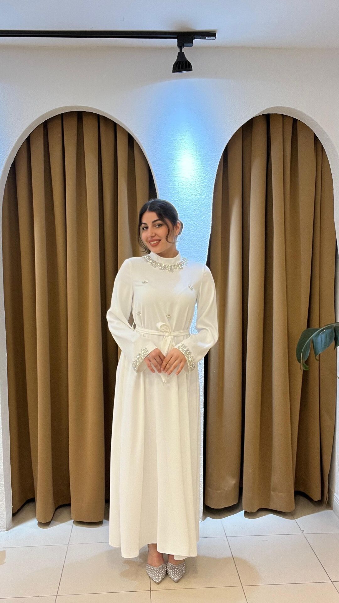 BEYAZ TESETTÜR ABİYE