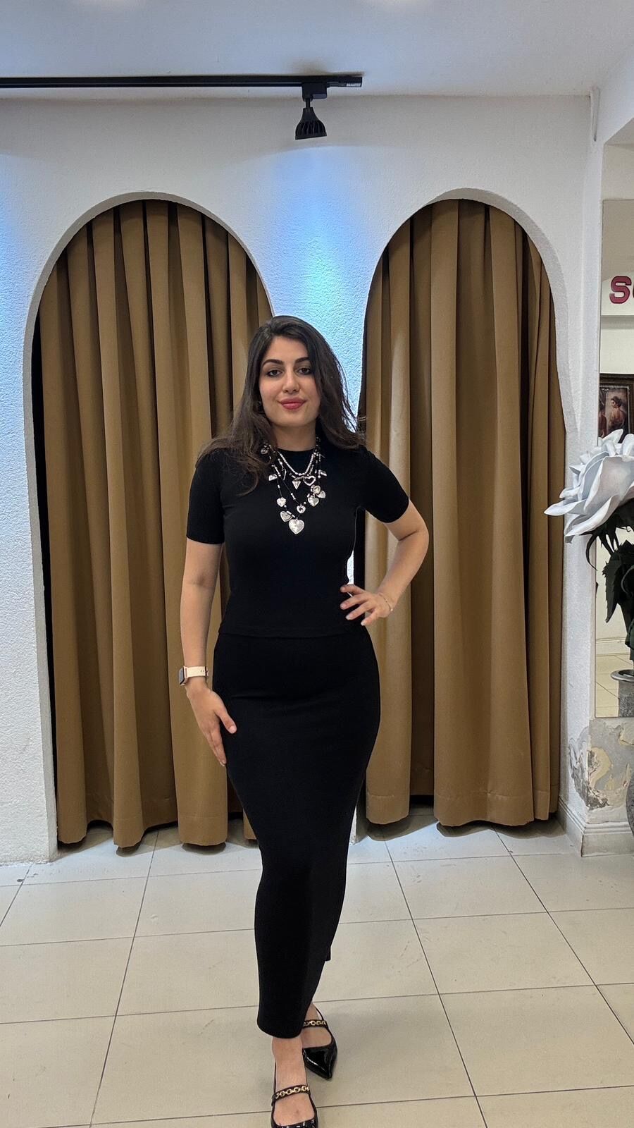 SİYAH ETEKLİ TAKIM