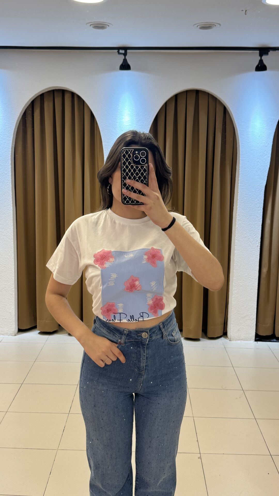 EKRU ÇİÇEK DESENLİ T-SHİRT