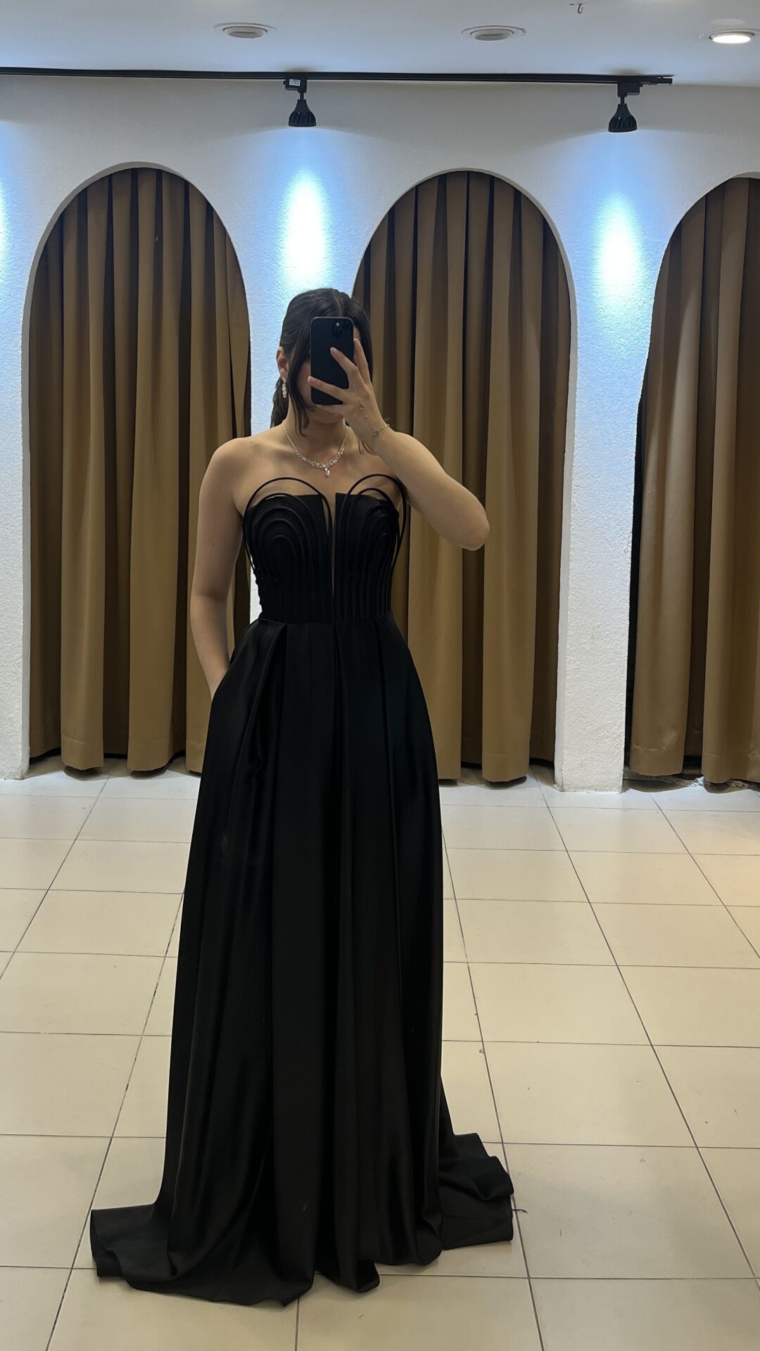 SİYAH SATEN STRAPLEZ UZUN ABİYE