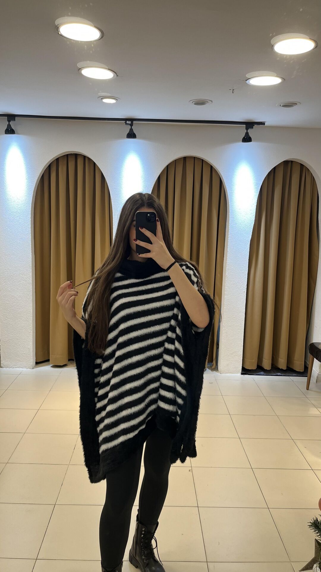 SİYAH ÇİZGİLİ PANÇO