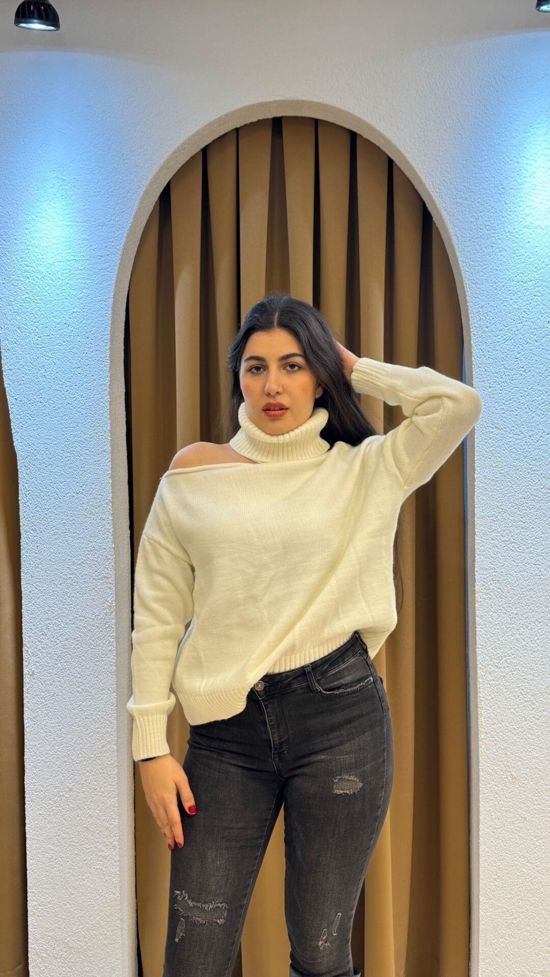 KREM BOĞAZLI TRİKO KAZAK