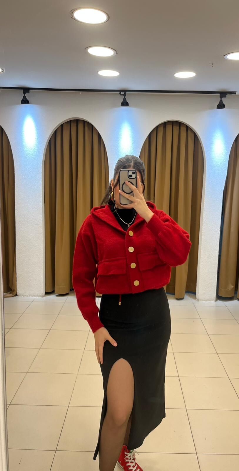 KIRMIZI KAPİŞONLU AYARLANABİLİR HIRKA