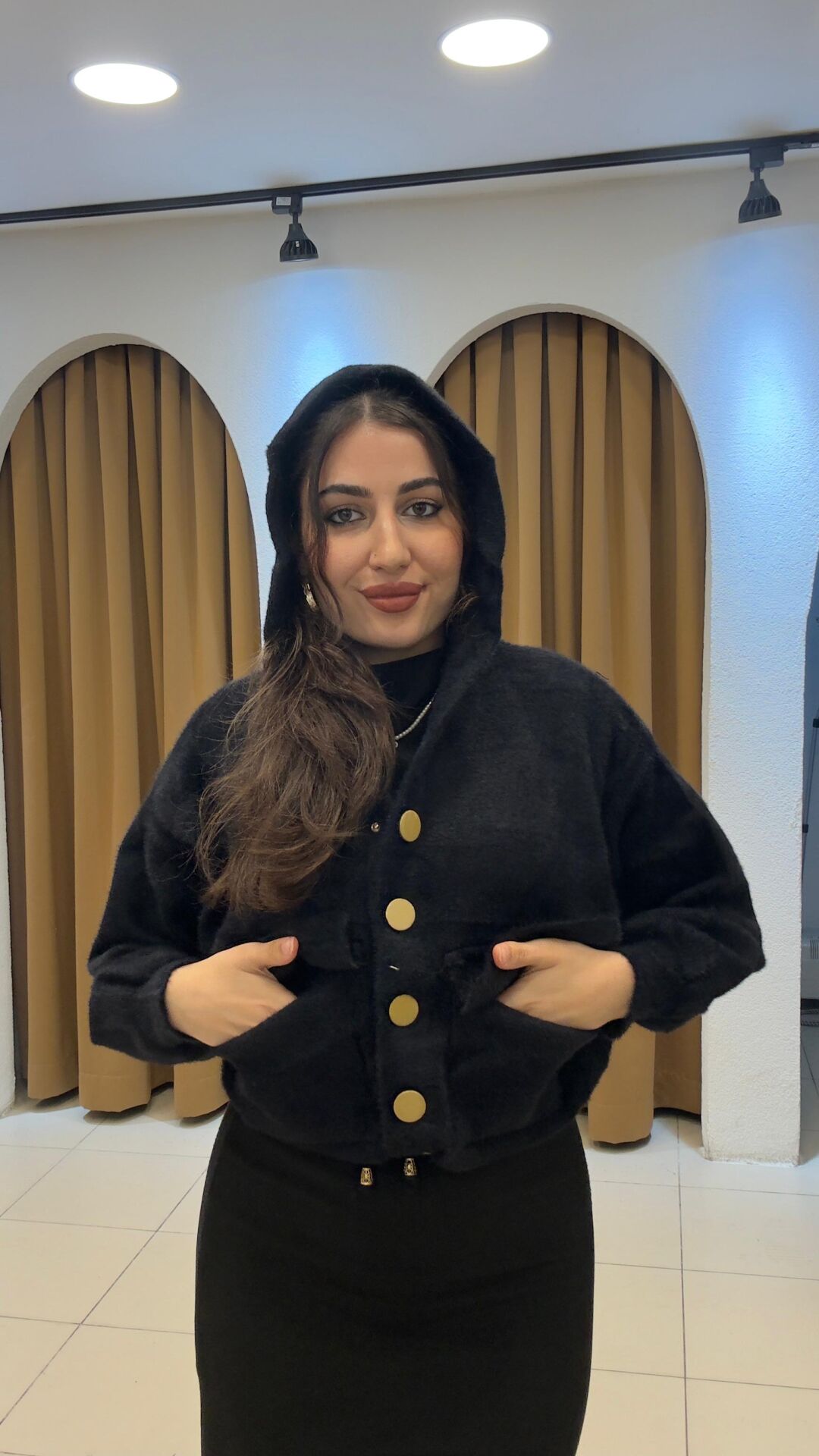 SİYAH KAPİŞONLU ÇITÇIT HIRKA