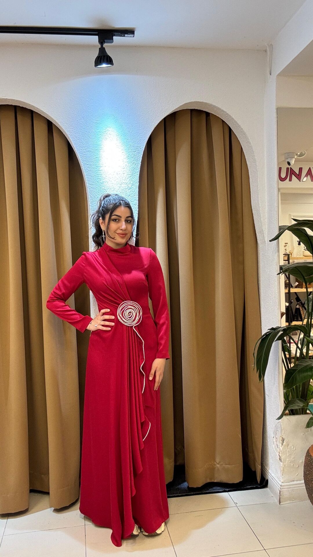 KIRMIZI UZUN TESETTÜR ABİYE