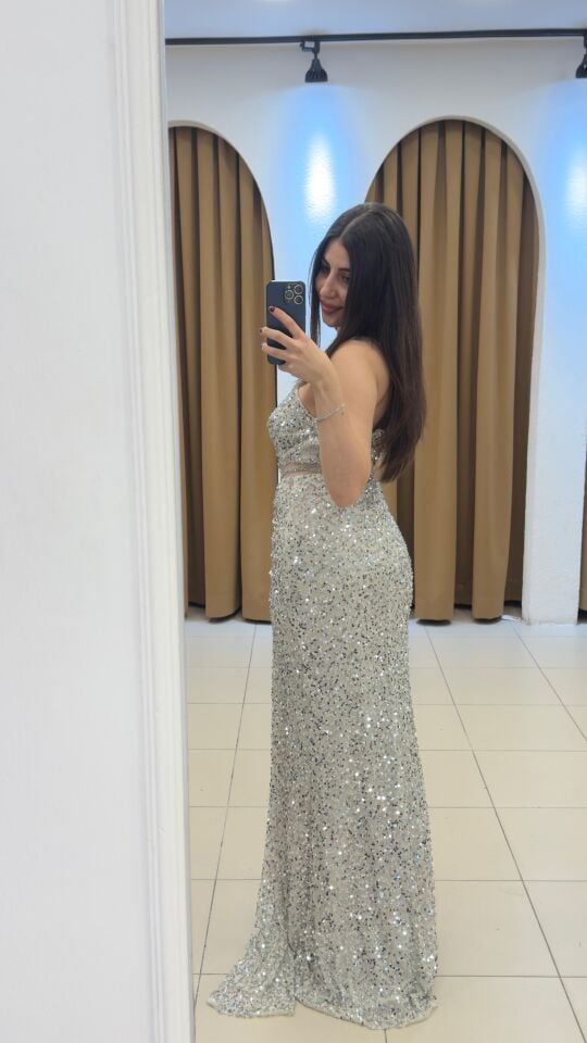 GÜMÜŞ STRAPLEZ PAYETLİ ELBİSE