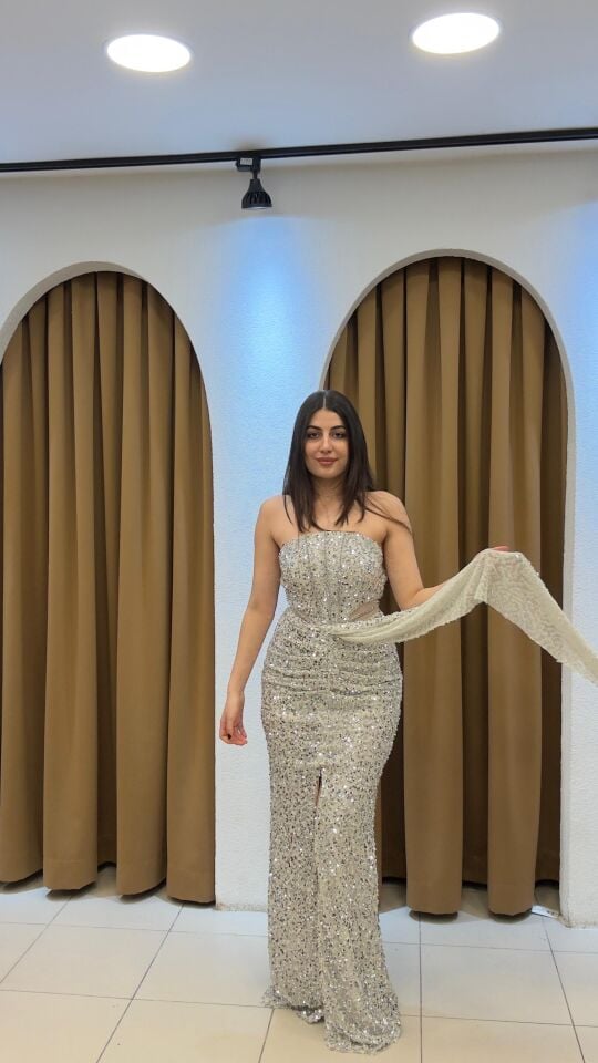 GÜMÜŞ STRAPLEZ PAYETLİ ELBİSE
