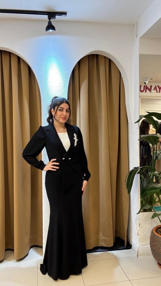 SİYAH KOLLARI TAŞ TESETTÜR ABİYE 38