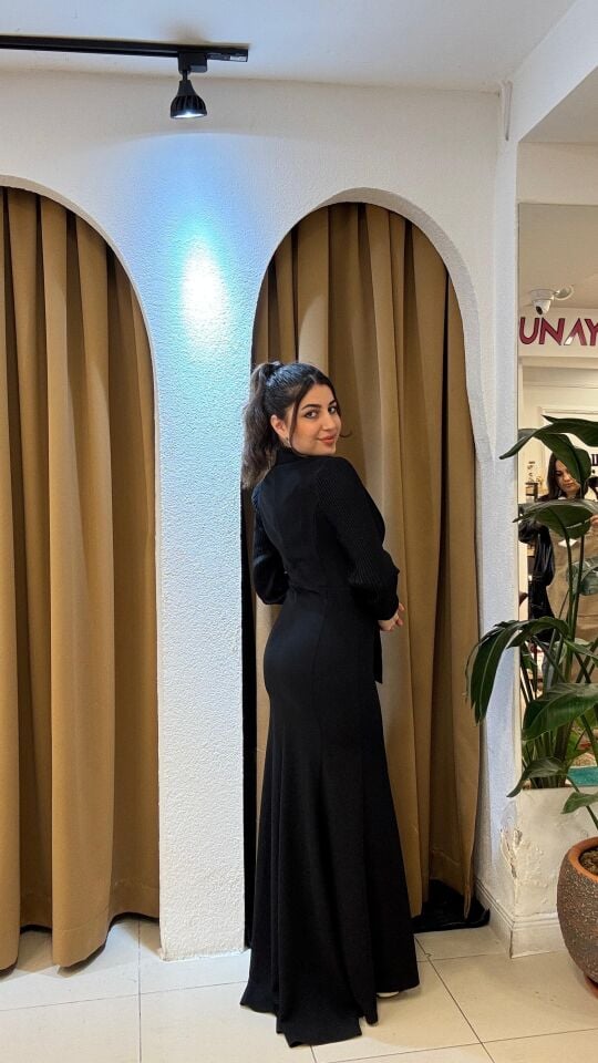 SİYAH KOLLARI TAŞ TESETTÜR ABİYE