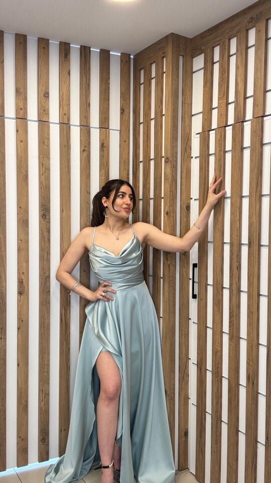 Su yeşili ip askılı sırt bağlamalı uzun yırtmaçlı abiye elbise 42