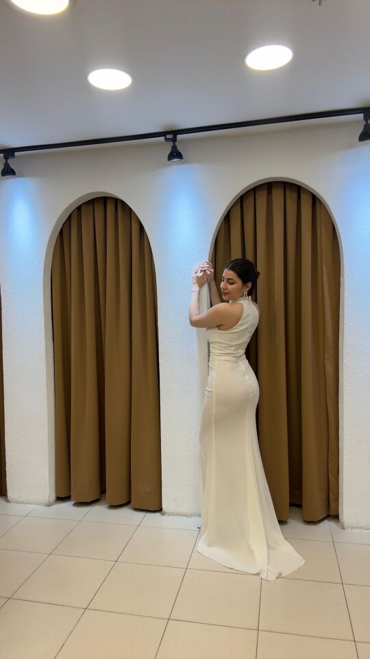 BEYAZ HALTER YAKA YIRTMAÇLI ABİYE