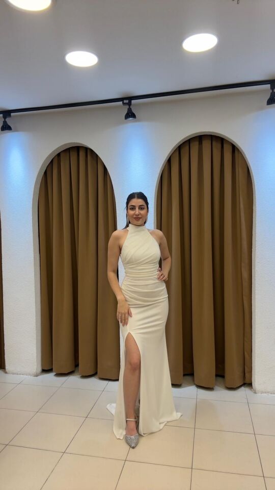 BEYAZ HALTER YAKA YIRTMAÇLI ABİYE