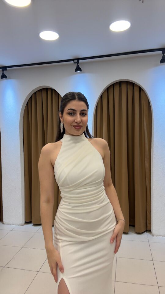 BEYAZ HALTER YAKA YIRTMAÇLI ABİYE