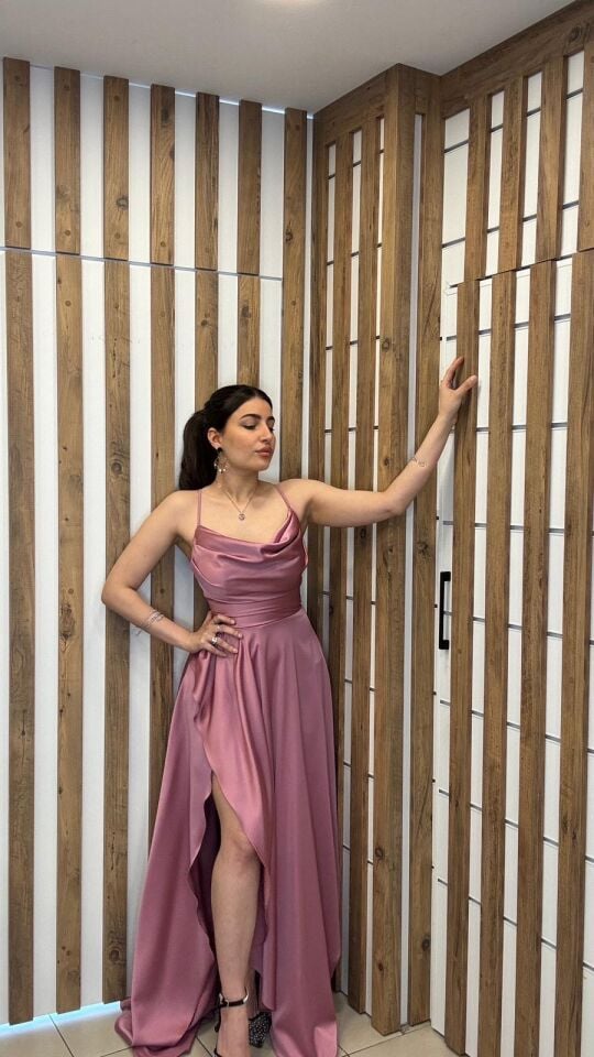 Pembe ip askılı sırt bağlamalı uzun yırtmaçlı abiye elbise 42