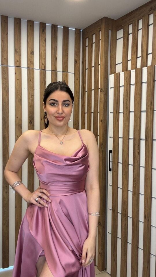 Pembe ip askılı sırt bağlamalı uzun yırtmaçlı abiye elbise 40