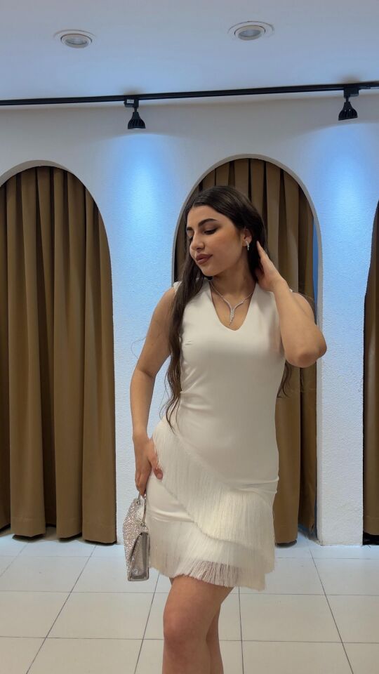 BEYAZ PÜSKÜLLÜ MİNİ ELBİSE