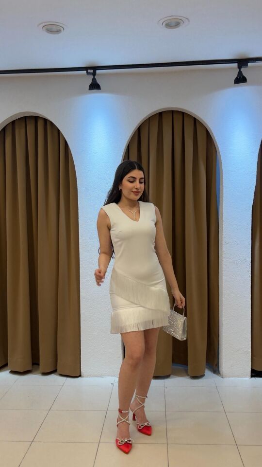 BEYAZ PÜSKÜLLÜ MİNİ ELBİSE