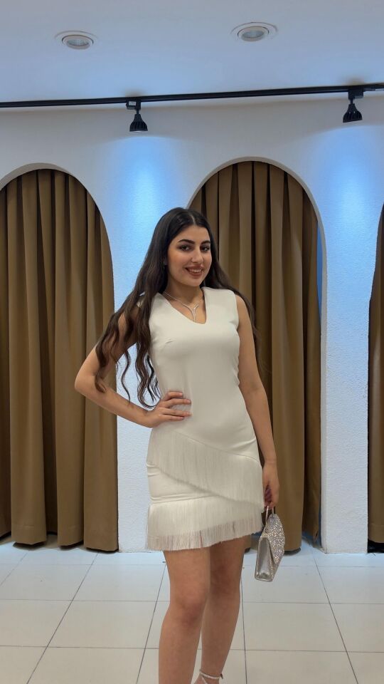 BEYAZ PÜSKÜLLÜ MİNİ ELBİSE
