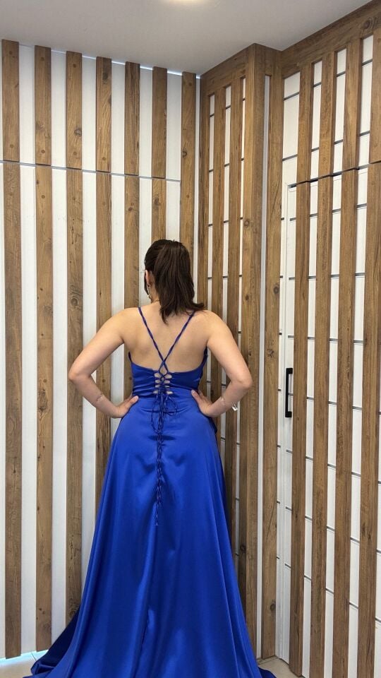 Saks mavisi ip askılı sırt bağlamalı uzun abiye elbise 42