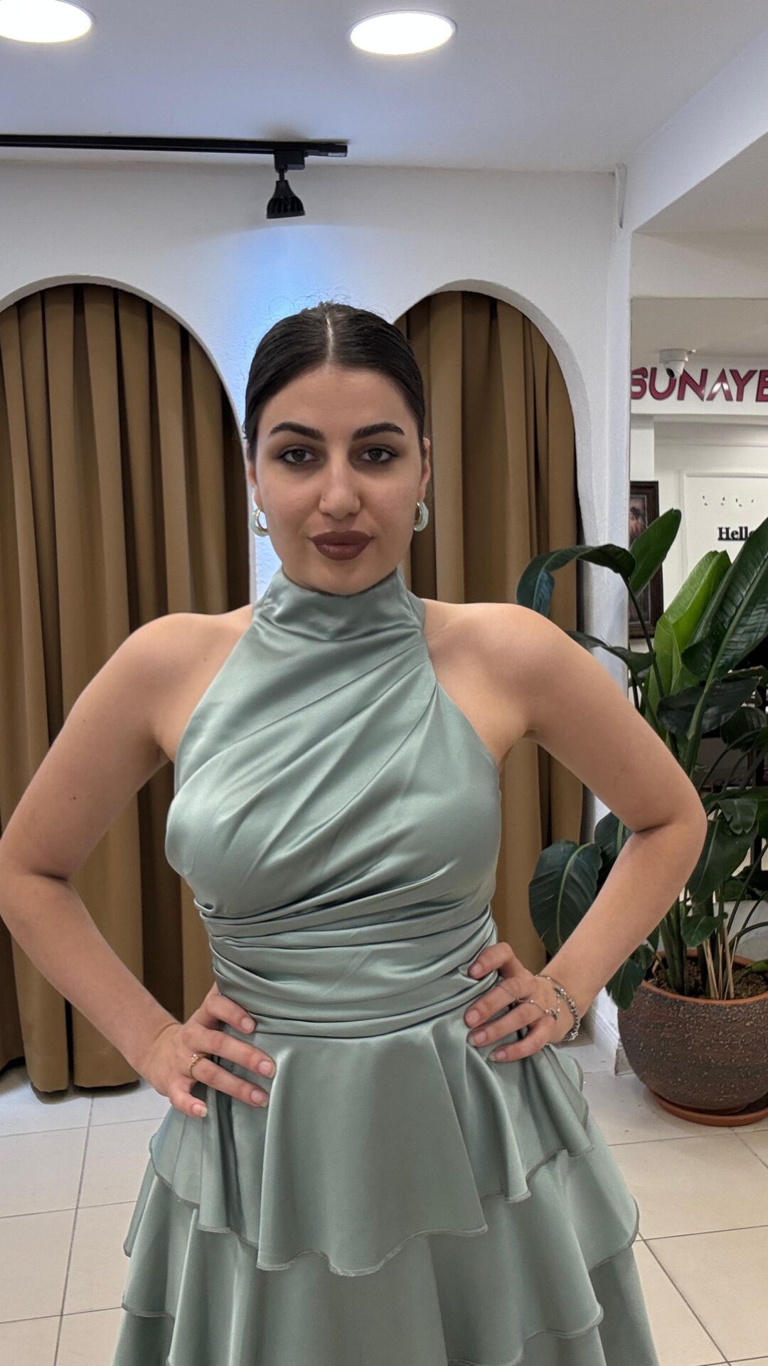 MİNT YEŞİLİ FIRFIRLI HALTER YAKA ELBİSE