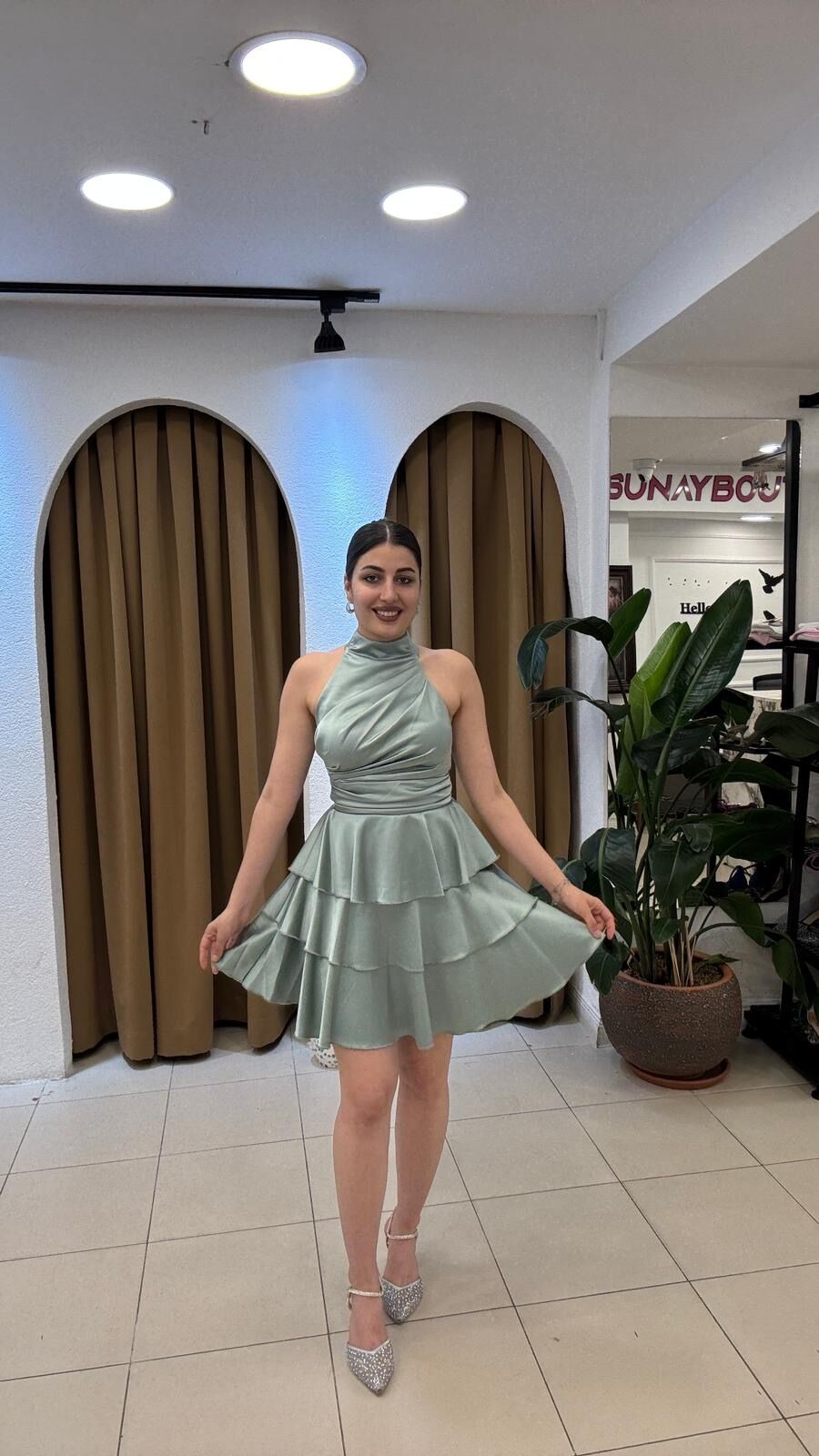 MİNT YEŞİLİ FIRFIRLI HALTER YAKA ELBİSE