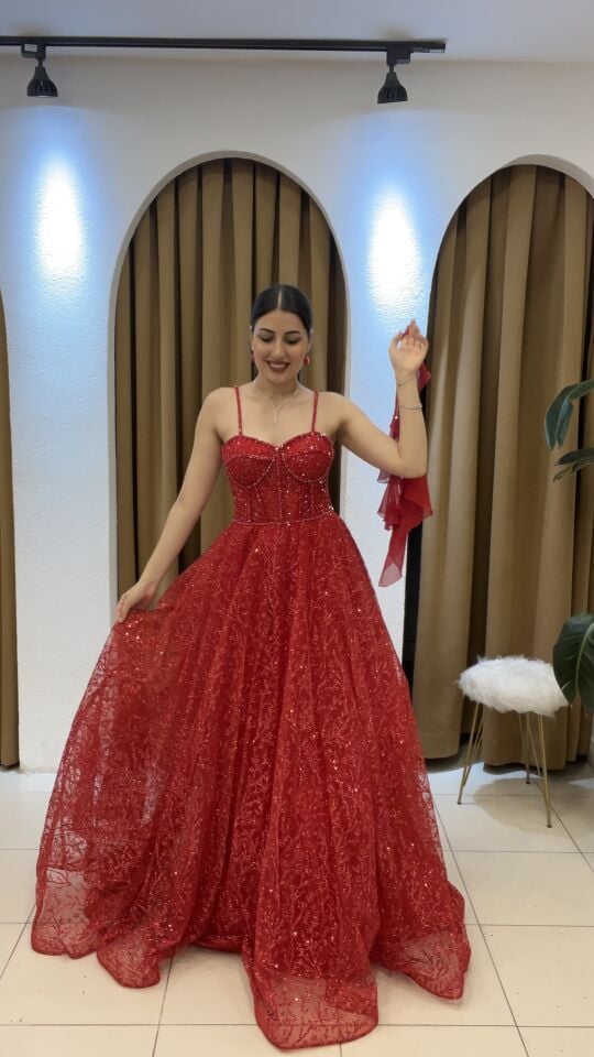 KIRMIZI KORSE DETAYLI SIRT BAĞÇIKLI KABARIK KINA ELBİSE 44