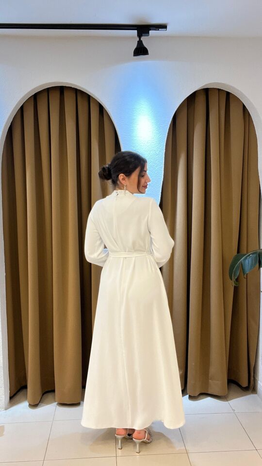 BEYAZ TESETTÜR ABİYE