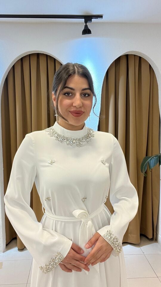 BEYAZ TESETTÜR ABİYE