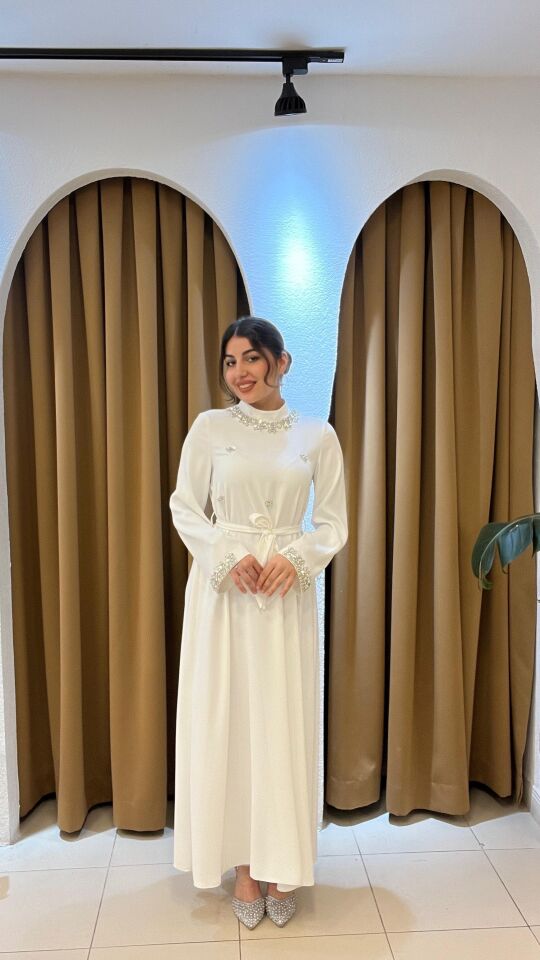 BEYAZ TESETTÜR ABİYE