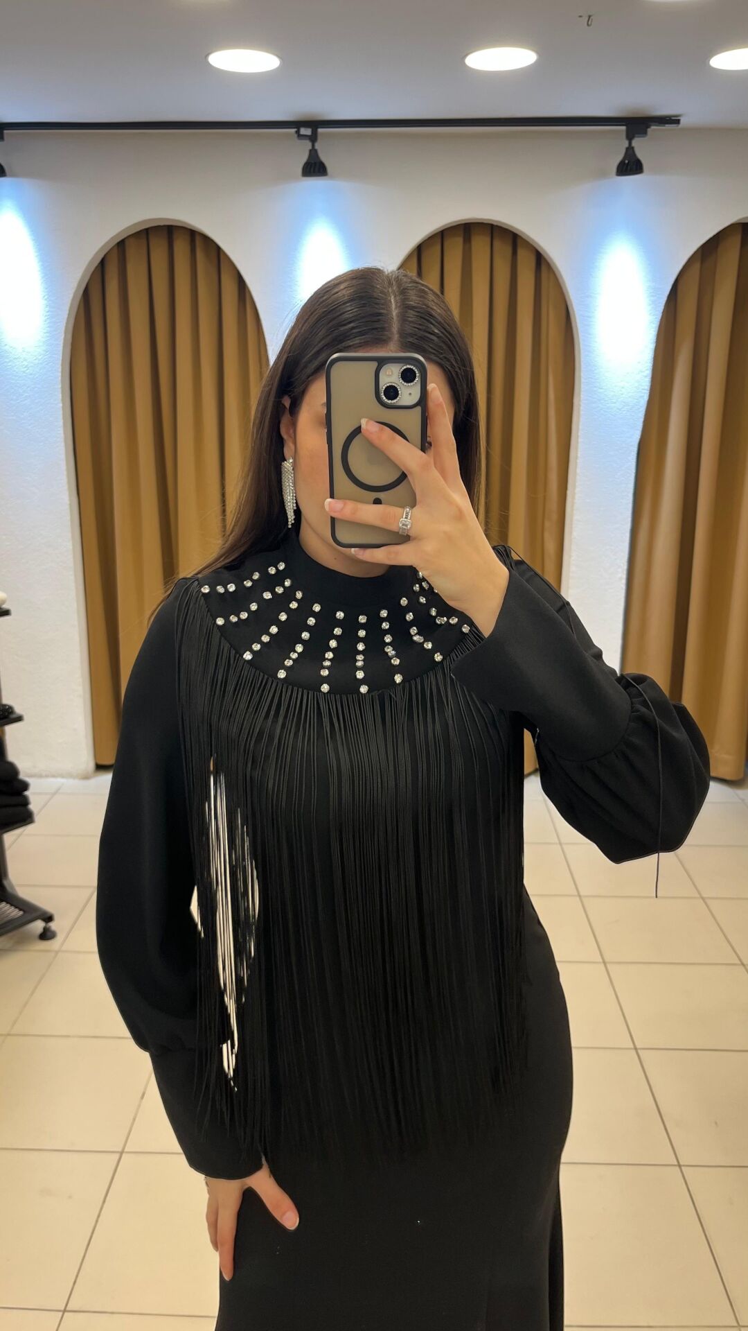 SİYAH PÜSKÜLLÜ TAŞ DETAYLI TESETTÜR ABİYE