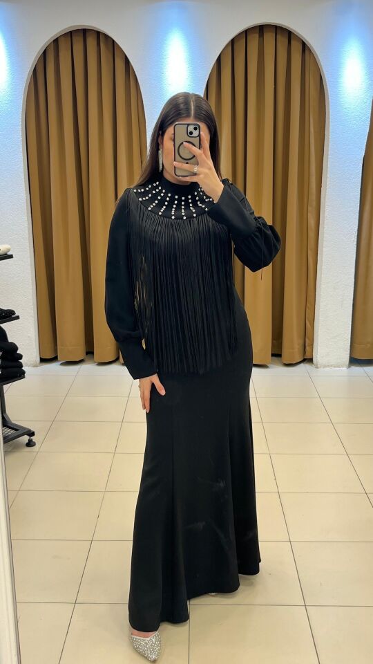 SİYAH PÜSKÜLLÜ TAŞ DETAYLI TESETTÜR ABİYE