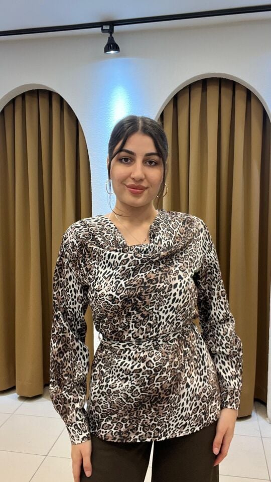 LEOPAR SATEN KEMERLİ ŞIK BLUZ 42