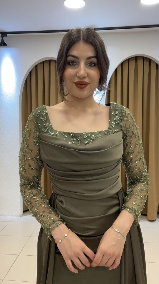 ZÜMRÜT YEŞİLİ KOLU BONCUKLU ABİYE