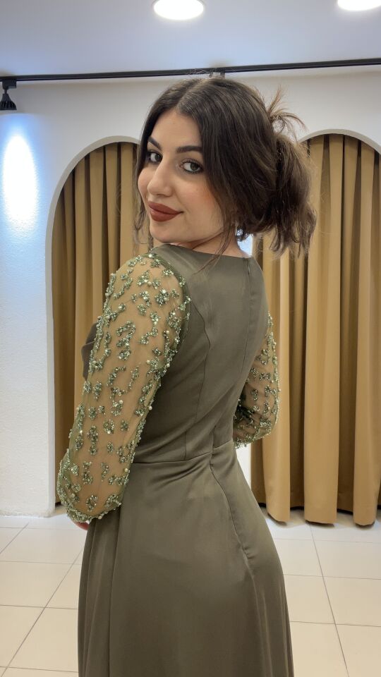 ZÜMRÜT YEŞİLİ KOLU BONCUKLU ABİYE