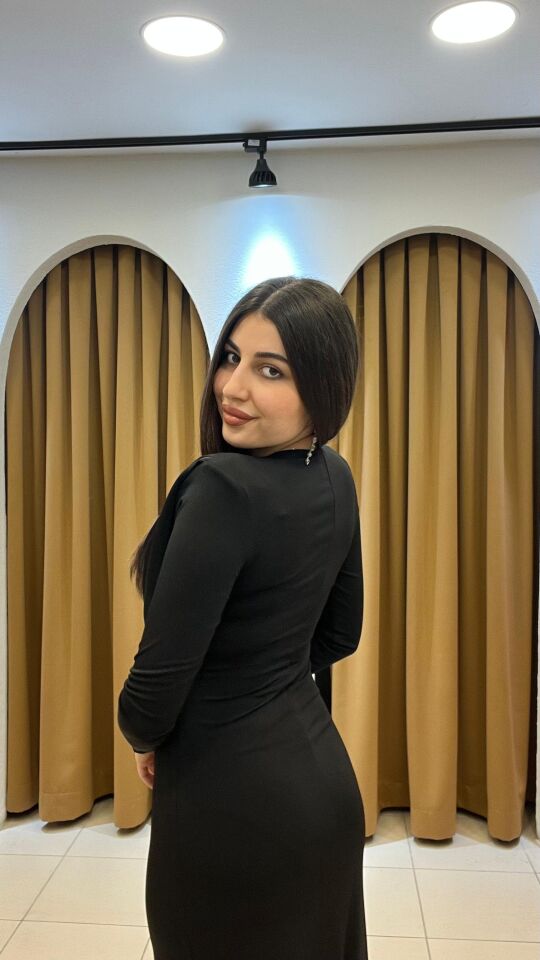 SİYAH UZUN DEGAJE YAKA ELBİSE