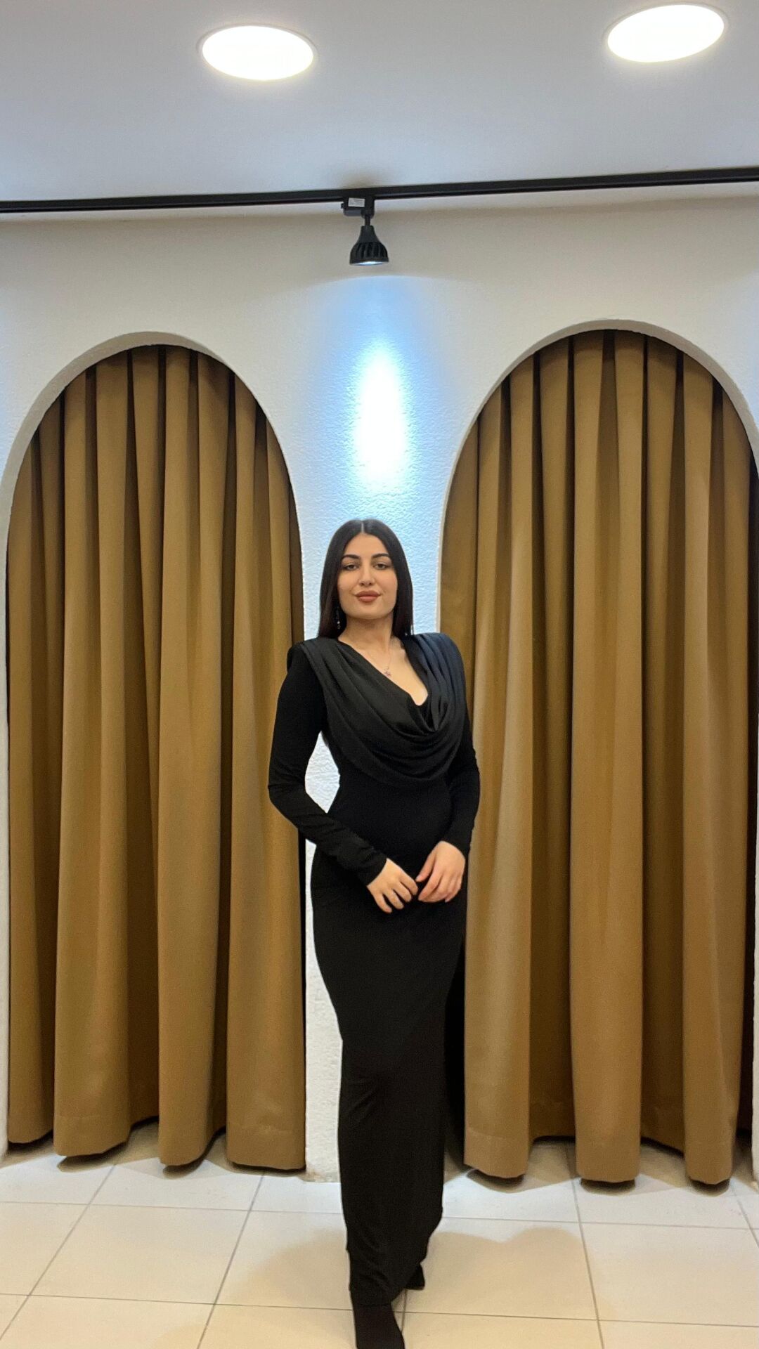 SİYAH UZUN DEGAJE YAKA ELBİSE