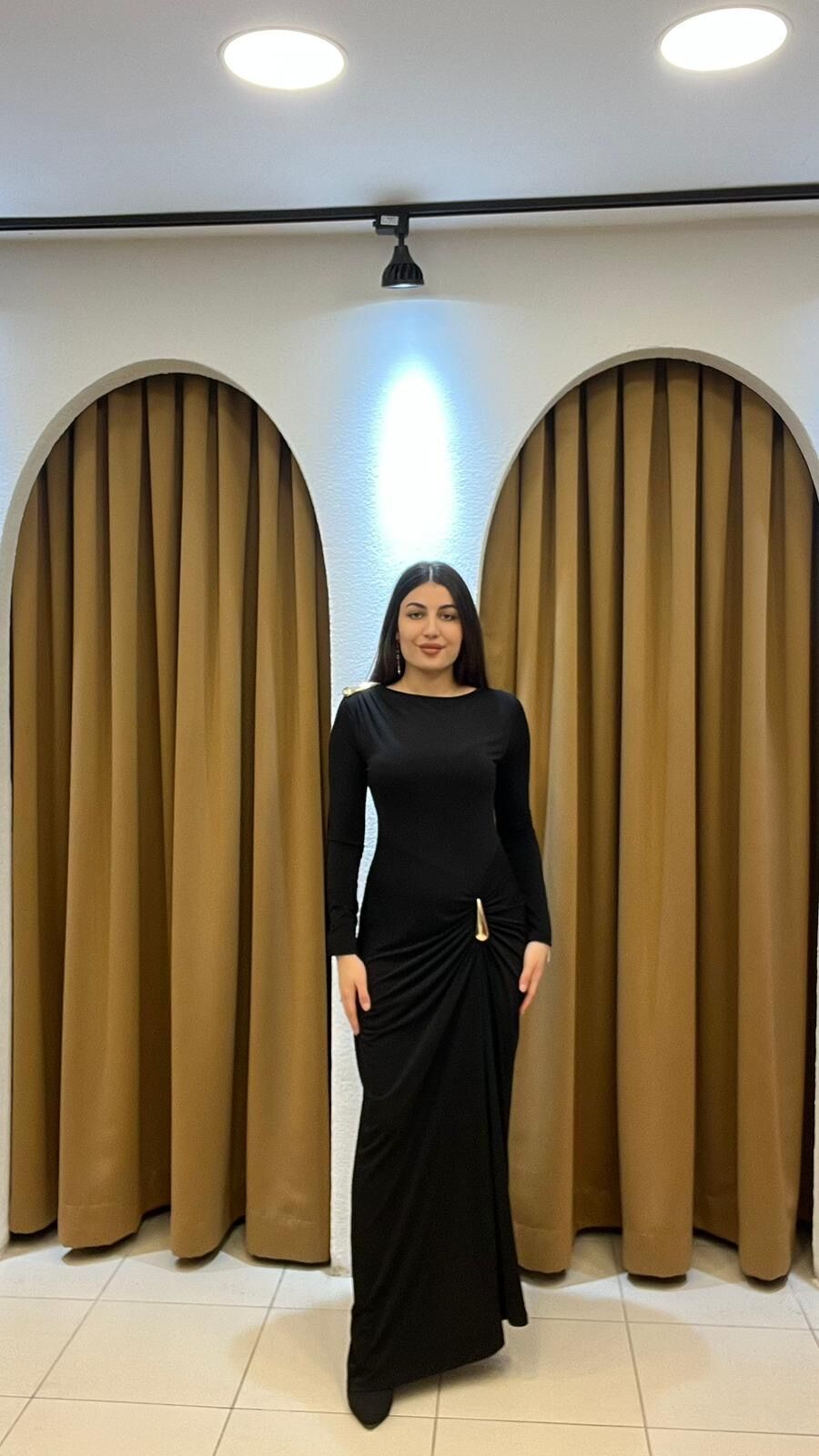 SİYAH UZUN KOLLU DRAPELİ ELBİSE