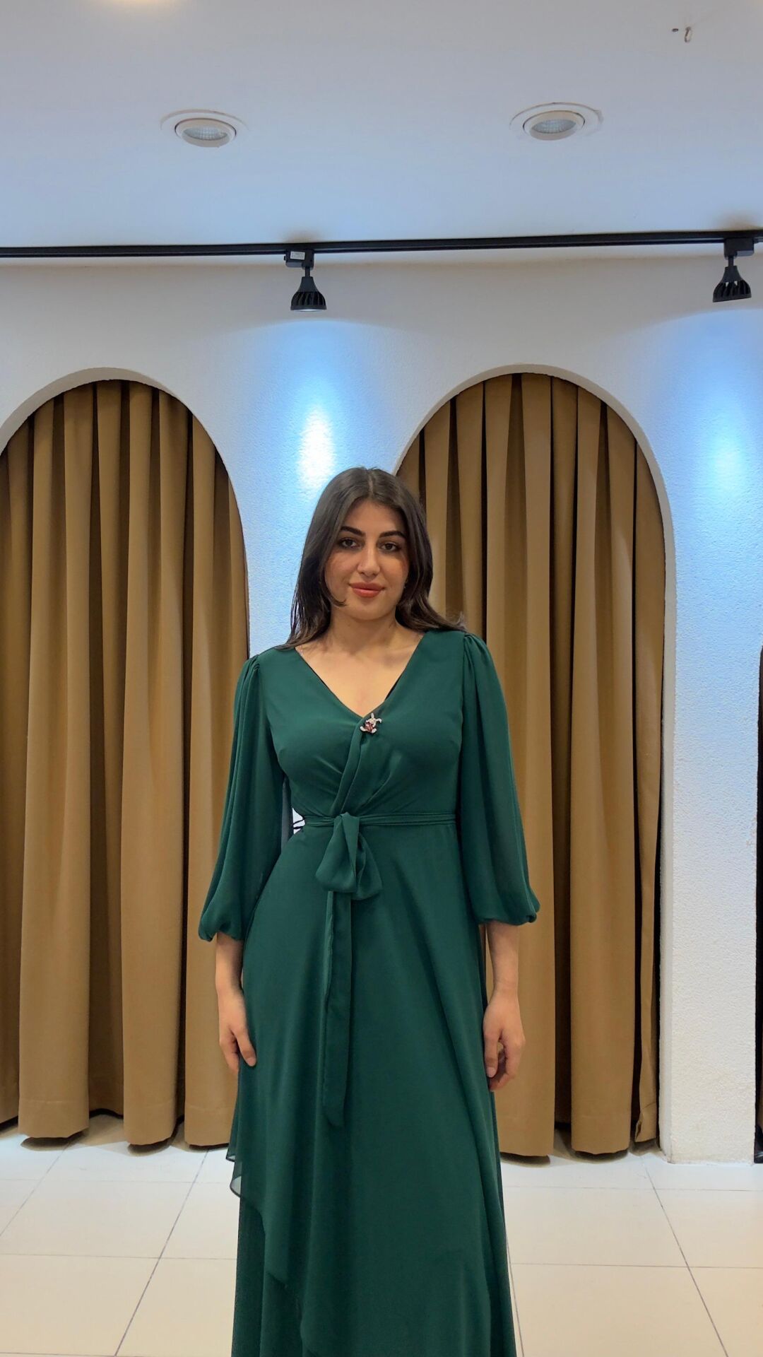 ZÜMRÜT YEŞİLİ ASİMETRİK KESİM ELBİSE