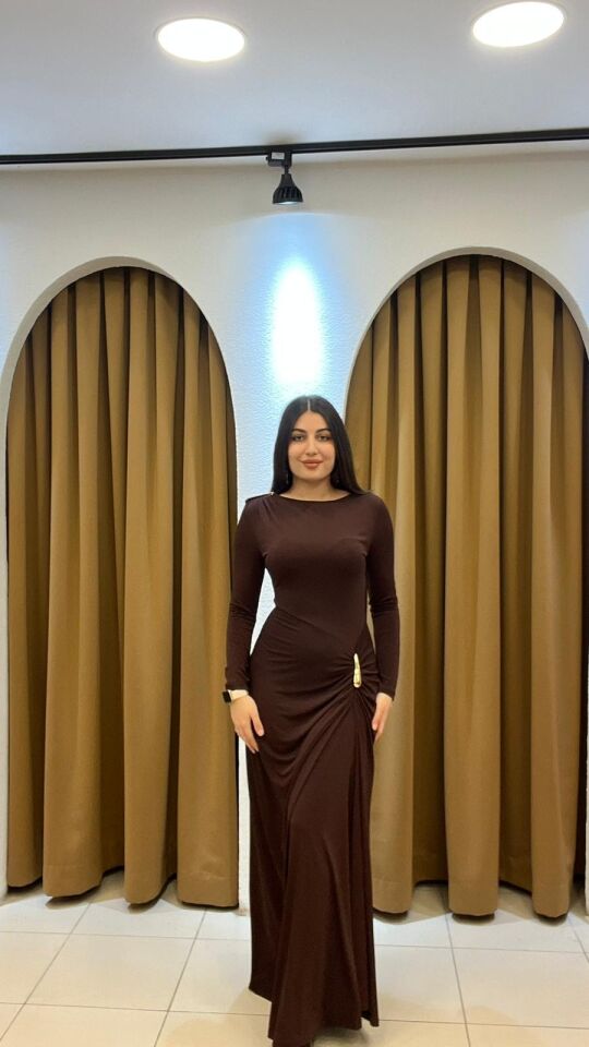 KAHVERENGİ UZUN KOLLU OMZU GOLD ELBİSE S