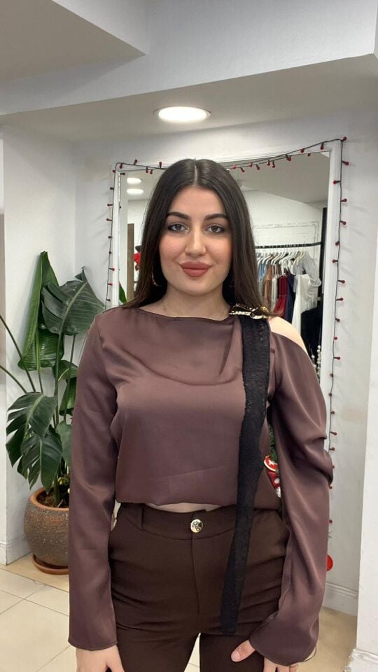 KAHVERENGİ SATEN BLUZ S