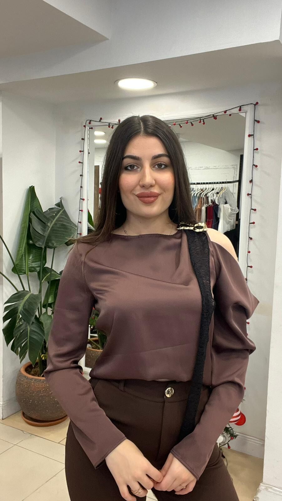 KAHVERENGİ SATEN BLUZ