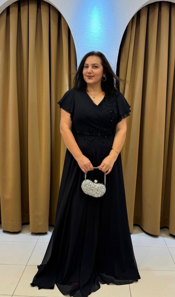 SİYAH ŞIFON DRAPELİ V YAKA TÜL ELBİSE