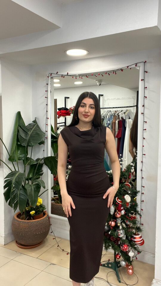 KAHVERENGİ MIDI BOY ASKILI GÜNLÜK ELBİSE L