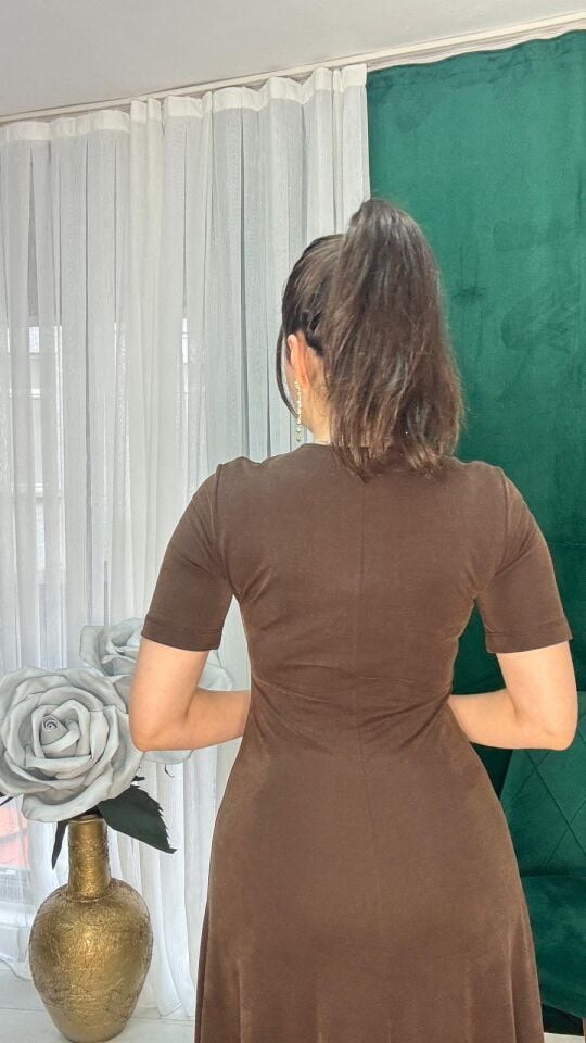 Kahverengi V yaka modal kumaş günlük şık elbise
