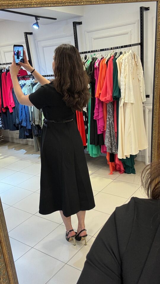 SİYAH MİDİ BOY ELBİSE