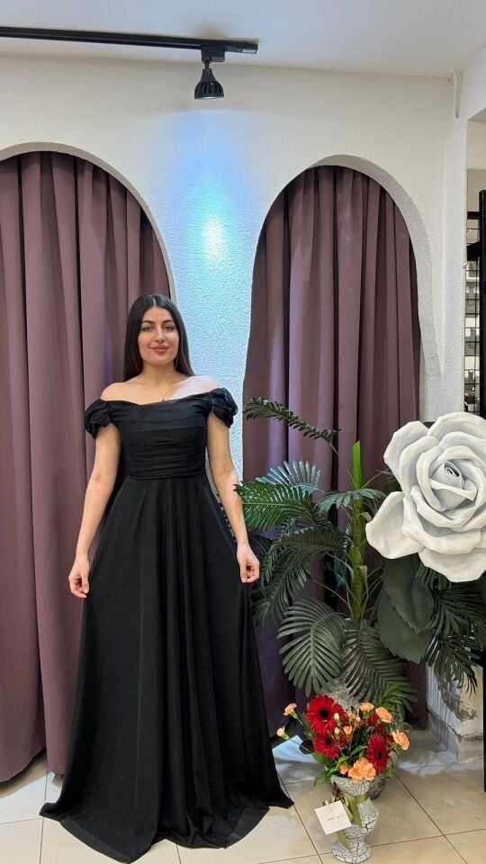 SİYAH OMUZ DETAYLI IŞILTILI ABİYE ELBİSE