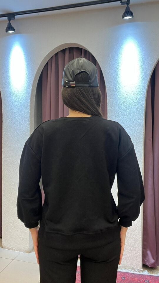 SİYAH YUVARLAK YAKA TAŞLI İPLİ SWEAT