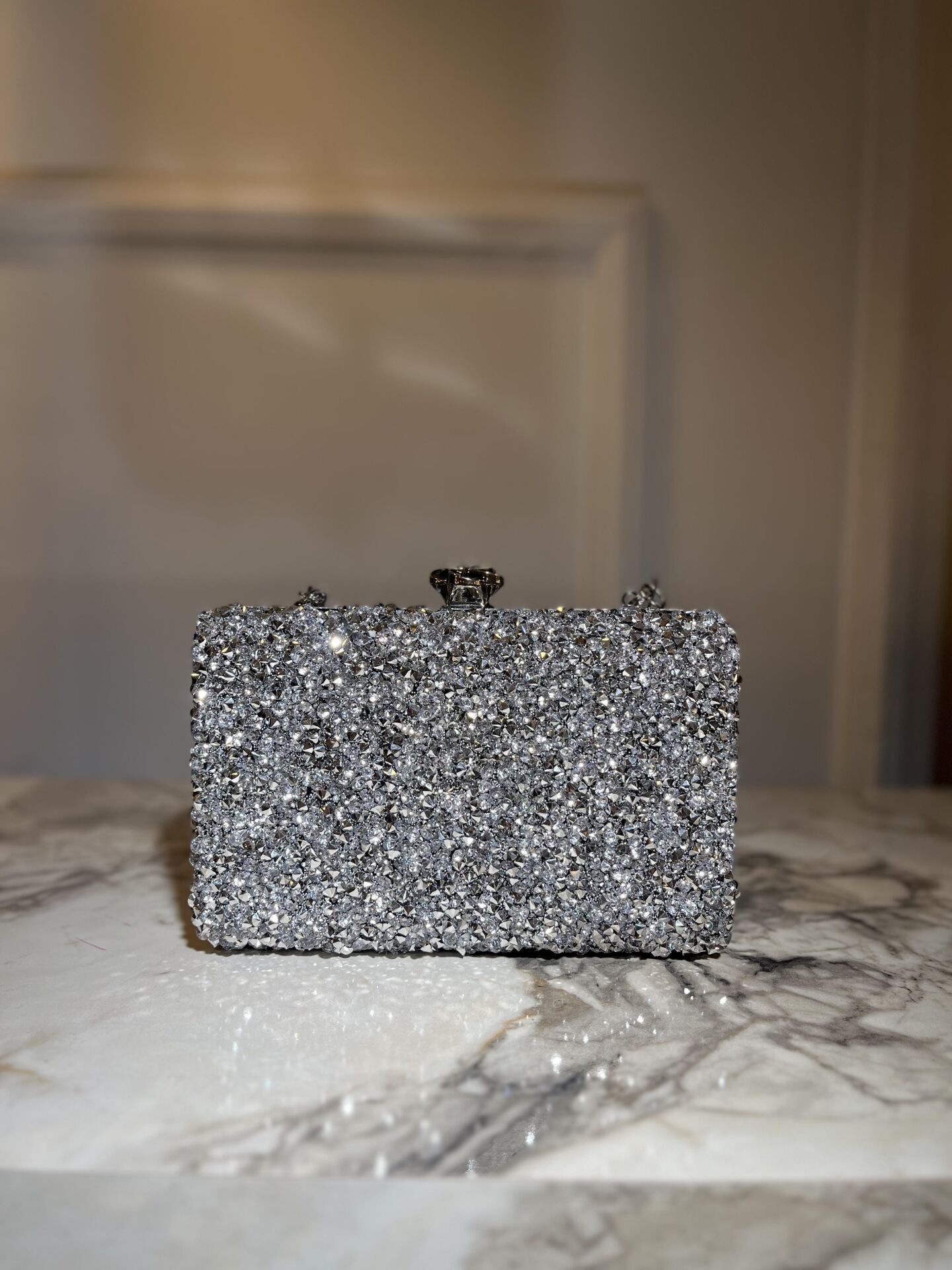 GÜMÜŞ GÜL KAPAKLI TAŞ ÇANTA